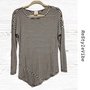 Cabi Women’s Size XS Shirt Top Tunic Crewneck Striped Asymmetrical Hem